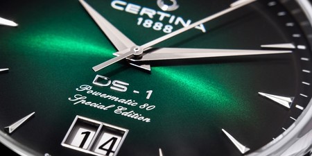 Certina DS-1 Big Date Powermatic 80: Smaragdová oslava DS Konceptu